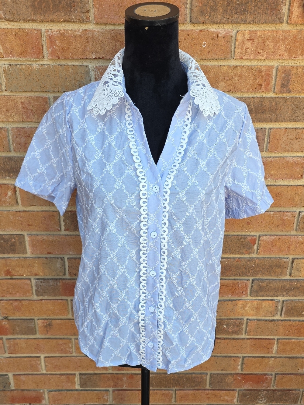 NWT Alice Blue Light Blue Lace Trim Button-Down Shirt Size Small